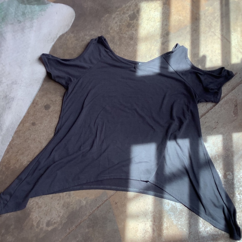 BBX gray shirt open shoulders M medium sexy